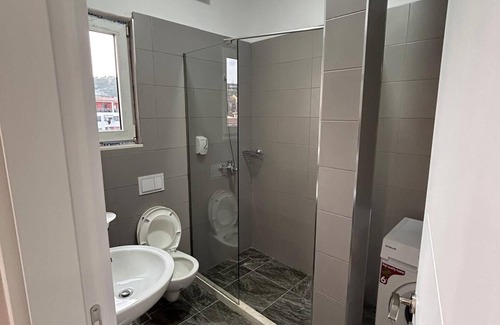 Tirana Apartamento | Monolocale Molto Accogliente e Confortevole , in Centro .animali Ammessi