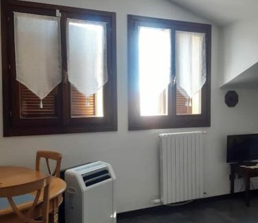 Precotto Apartamento | Monolocale piano alto luminoso pochi minuti metro rossa Milano