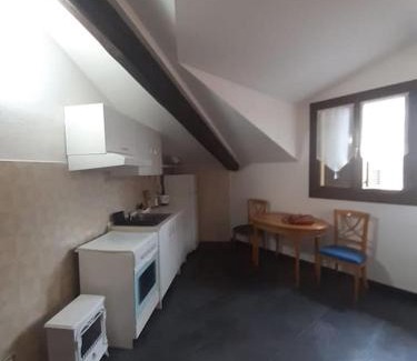 Precotto Apartamento | Monolocale piano alto luminoso pochi minuti metro rossa Milano