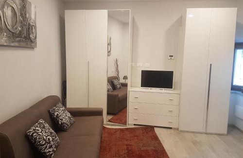 Verbania Apartamento | Monolocale piano terra direttamente sul lago