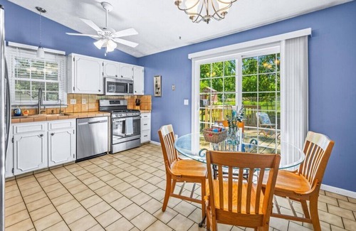South Central Omaha Casa | Monroe. Quiet 4BR w/ Huge Yard . Ideal for Crews & Families