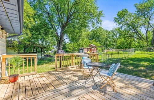 South Central Omaha Casa | Monroe. Quiet 4BR w/ Huge Yard . Ideal for Crews & Families
