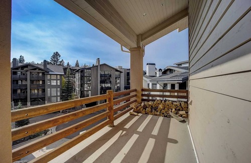 Deer Valley Casa | Mont Cervin #32 by Avantstay Ski In Ski Out Home in Silver Lake Village w/ Hot Tub