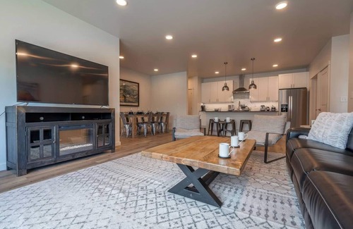 Livingston Condominio | Montana Modern Luxury Condo: A Stylish Mountain Escape