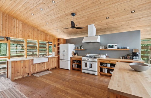 Darby Cabina | * *Montana's Architectural Marvel: Skwala Lodge* *