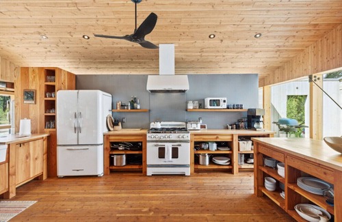Darby Cabina | * *Montana's Architectural Marvel: Skwala Lodge* *