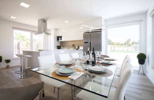 Grandola Cabaña | Monte Calmaria by Estilo Lusitano, with private pool and Jacuzzi