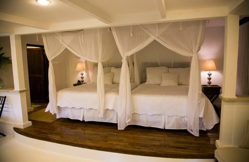 Caguana Cabina | Monte Sagrado Reserve-100 acres + Wellness + River by RedAwning