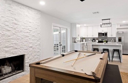 Cox Heights Casa | Monte Vista - Close to Old Town, Free Heated Pool, Putting Green, Pool Table