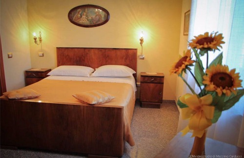 Pietrauta Cama Y Desayuno | Montefalco Guest House - Habitación Roja