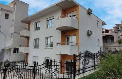 Susanj Apartamento | Montenegro Apartments Phoenix With Pool