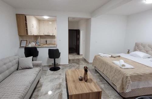 Susanj Apartamento | Montenegro Apartments Phoenix With Pool