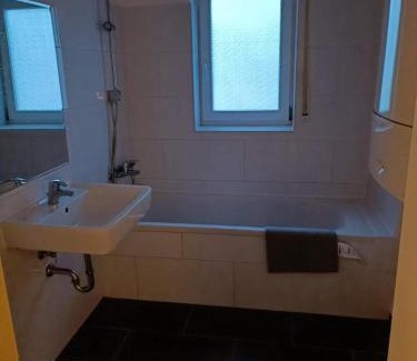 Rheinhausen Apartamento | Monteur- und Arbeiterunterkunft Hebelstraße