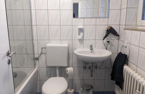 Langenfeld Apartamento | Monteurwohnung Ferienwohnung Business Appartement EG Langenfeld