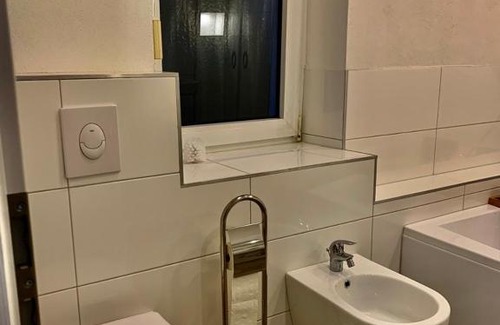 Breuna Casa | Monteurzimmer Oberlistingen Zweibettzimmer mit 2 Bädern