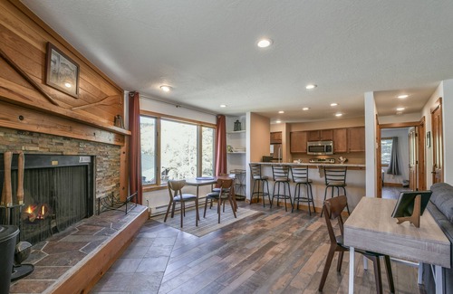 Lakeside Village Condominio | Montezuma 1771 by SummitCove Vacation Lodging