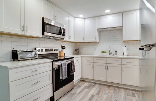 West Salem Casa | Month stay or more? Pet friendly duplex close to downtown.