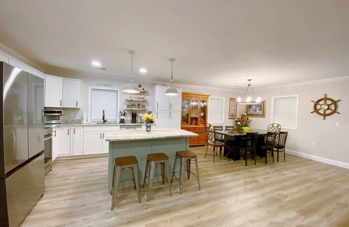 Hartwell Casa | monthly 40% discount, hartwell lake side home & pet