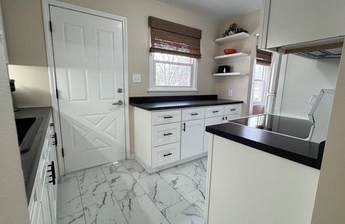 South Milwaukee Casa | Monthly Discount! Comfy 3BR Close to Everything!