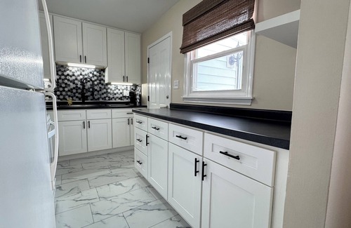 South Milwaukee Casa | Monthly Discount! Comfy 3BR Close to Everything!