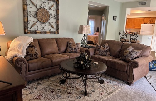 Greenway Palms Condominio | MONTHLY Fully Turn-Key luxury Retreat w/ Heated pool, Gated, 5-star Location 55