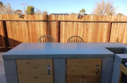 Ridgecrest Apartamento | Monthly Patio Suite with Dog Door!