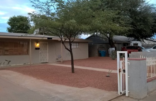 Midtown Casa | Casa 2BR / 1BA Cerca del centro y del corredor Camelback