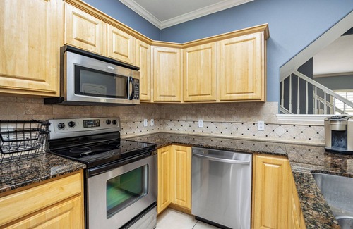 Corpus Christi Casa | Monthly Rates! Walk to Beach 3 Bedroom w/Community Pool