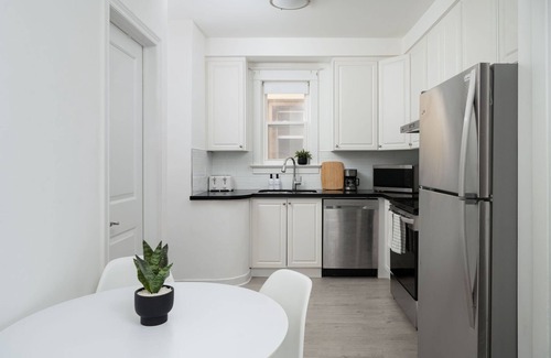 Earlscourt Casa | Casa Sereno | Spacious 1 Bedroom Unit