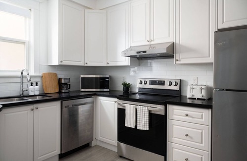 Earlscourt Casa | Casa Sereno | Spacious 1 Bedroom Unit