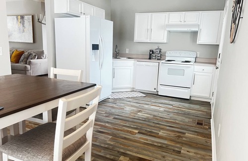Greensboro Casa | Monthly Rental: 2 Bed 2 Bath in Greensboro