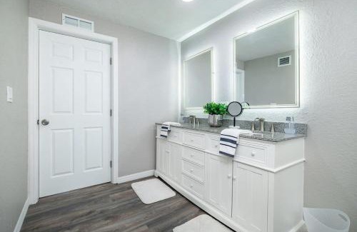 Clearwater Casa | Monthly Rental~ Comfy Beds~ Great for Remote Work