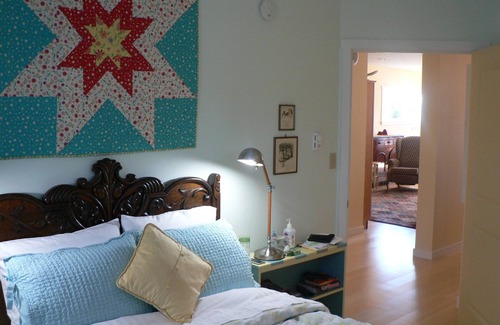 Port Townsend Condominio | Monthly Rental Only - Charming two-bedroom furnished garden apartment