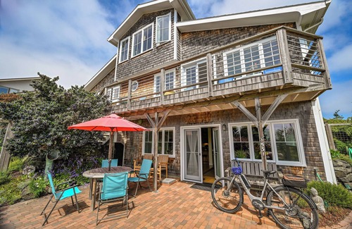 Port Townsend Condominio | Monthly Rental Only - Charming two-bedroom furnished garden apartment