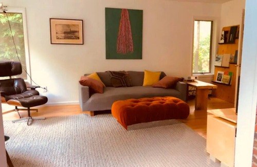 South Kingstown Casa | MONTHLY RENTAL! CREATIVE CALM SANCTUARY NEAR BEACH