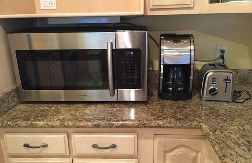 Sawtelle Villa | 2BD, 1 BA, DORMIR 10!, ALQUILER MENSUAL PARA UNA SOLA FAMILIA DESDE EL 1 DE JULIO !!!