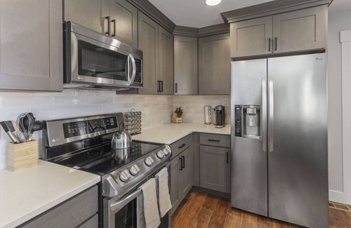 Canyon Rim Casa | Monthly Special! Location! New Everything 5 Bed Home w/ Hot Tub