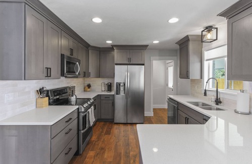Canyon Rim Casa | Monthly Special! Location! New Everything 5 Bed Home w/ Hot Tub