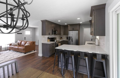 Canyon Rim Casa | Monthly Special! Location! New Everything 5 Bed Home w/ Hot Tub