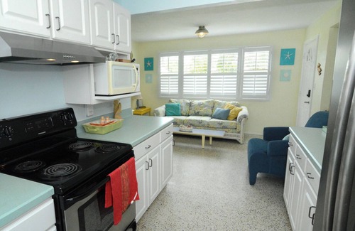 Roberta Heights In Oakdale Park Casa | Monthly specials!The Dolphin House! Pool home close to the beach & Pets Welcome