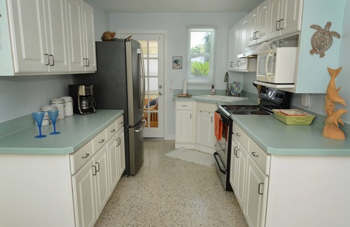 Roberta Heights In Oakdale Park Casa | Monthly specials!The Dolphin House! Pool home close to the beach & Pets Welcome