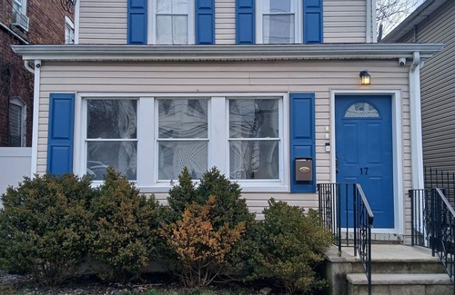Bloomfield Apartamento | Monthly Stays: 2BR w/Parking - 8 min Walk NJ Transit Train - 40 Min from NYC