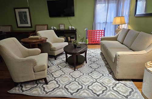 Cordova Casa | MONTHLY STAYS-6 BR with Pool Southern Luxury- 7 Sleeping Areas Over 3,000 Sq Ft