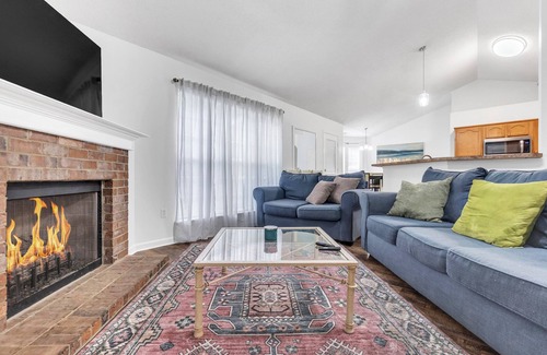 Southaven Casa | MONTHLY STAYS-Charming 4BR Southaven Home-Near Stateline, Silo Square.