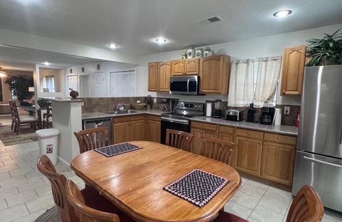 Crosstown Casa | MONTHLY STAYS in Memphis - Spacious 5BR Home w/ 3 BA-Near Downtown, Beale Street