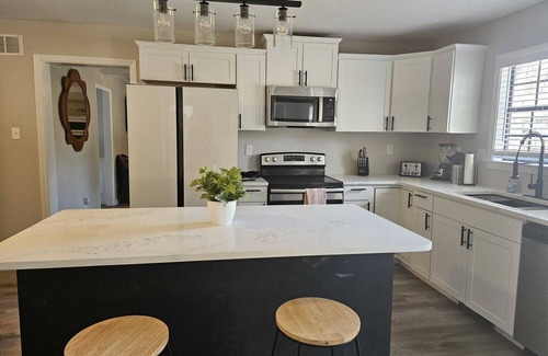 Ellendale Casa | MONTHLY STAYS -Modern 6 Bedroom Home with Extra Sleeping Space & Private Pool