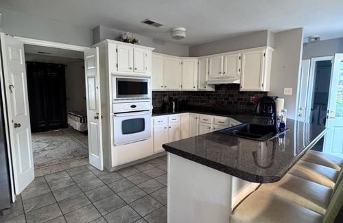 Cordova Casa | MONTHLY STAYS-Phenomenal 4 Bedrooms + Extra Space Beds in Cordova