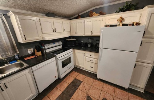 Raleigh Cabina | MONTHLY STAYS-Rear Cabin Only – Secluded 3BR/2BA Guest House Near Downtown