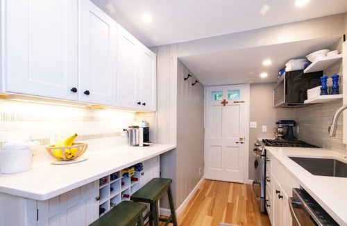 Hull Casa | Monthly Summer Rental - Newly Renovated Bungalow Steps to the Beach