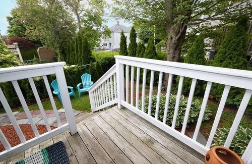 Hull Casa | Monthly Summer Rental - Newly Renovated Bungalow Steps to the Beach